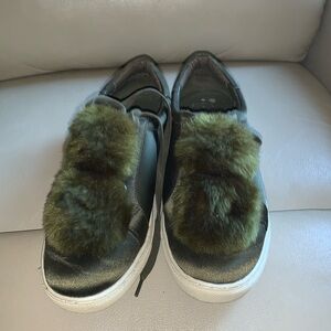 J/Slides Olive Color Pom Pom Sneakers Size 71/2 Women